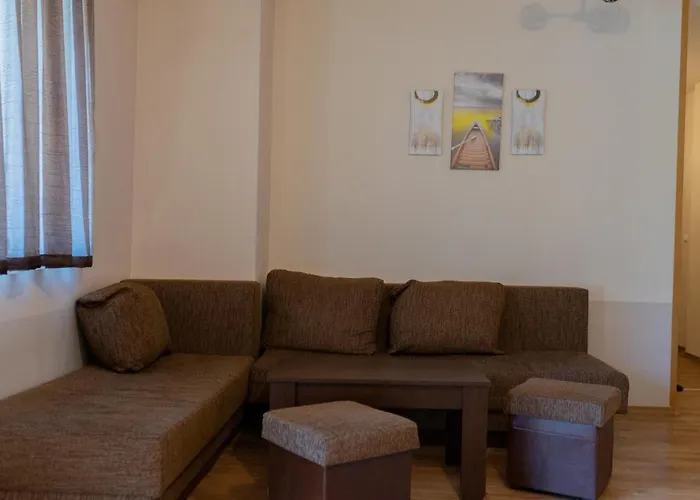 езерото * Trjavna